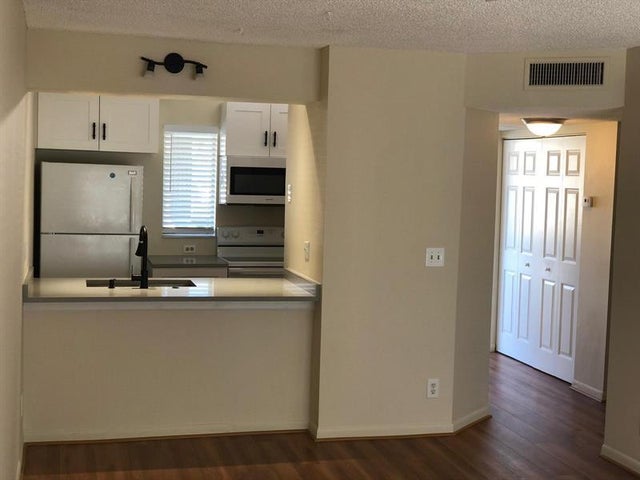 2 of 11 - 10038 Twin Lakes Dr 10038, Coral Springs, FL