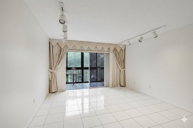 4 of 35 - 5900 Nw 44th St 414, Lauderhill, FL