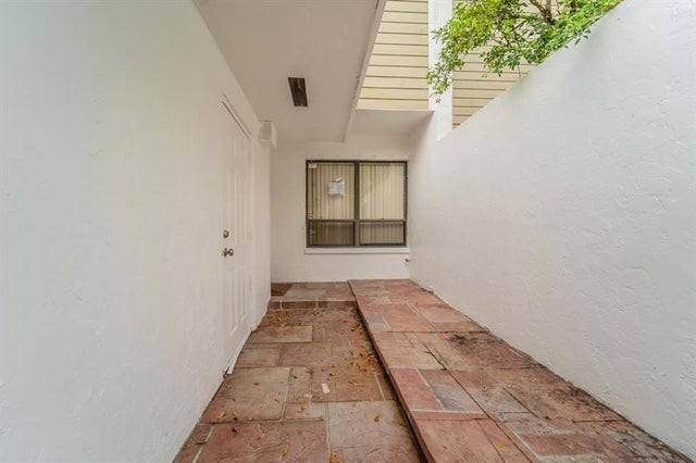 2 of 41 - 2700 N 34th Ave 1, Hollywood, FL