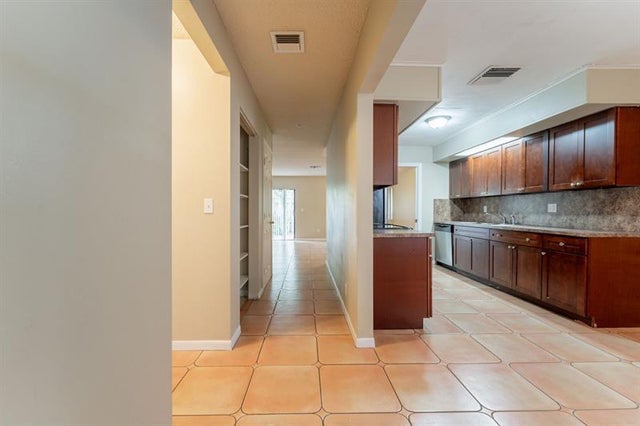 5 of 41 - 2700 N 34th Ave 1, Hollywood, FL