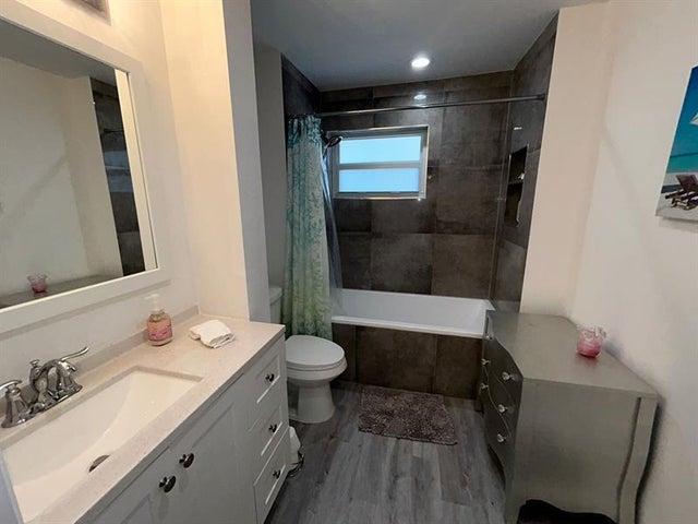 5 of 7 - 3510 Harrison St 4, Hollywood, FL