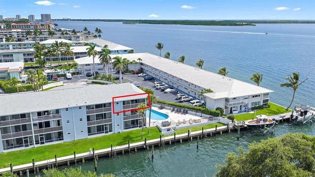 2 of 18 - 120 Lehane Ter 301, North Palm Beach, FL