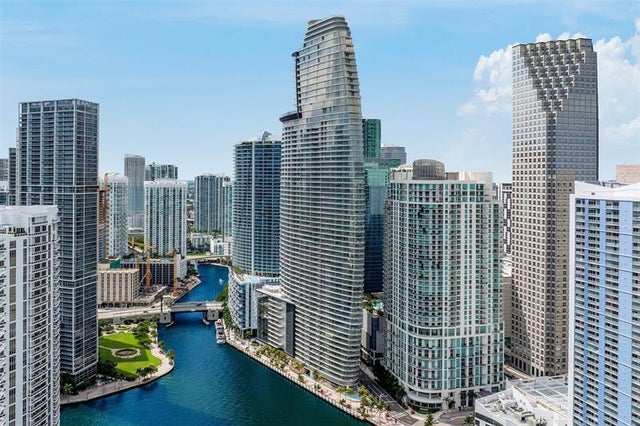 1 of 19 - 300 Biscayne Blvd Way 1507, Miami, FL