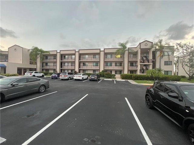 1 of 27 - 9783 N Belfort Cir 309, Fort Lauderdale, FL