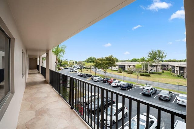 4 of 27 - 9783 N Belfort Cir 309, Fort Lauderdale, FL