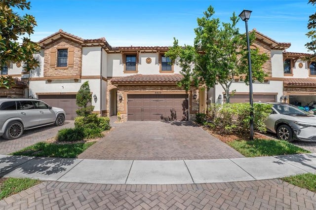 2 of 70 - 8405 Lakeview Trl, Parkland, FL
