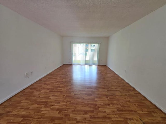 4 of 10 - 505 Nw 177th St 104, Miami, FL