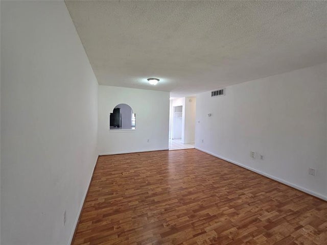 5 of 10 - 505 Nw 177th St 104, Miami, FL