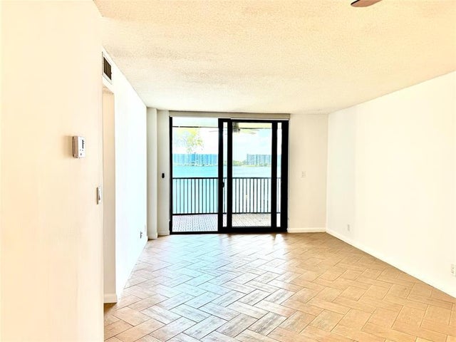 3 of 42 - 117 Lake Emerald Dr 205, Oakland Park, FL