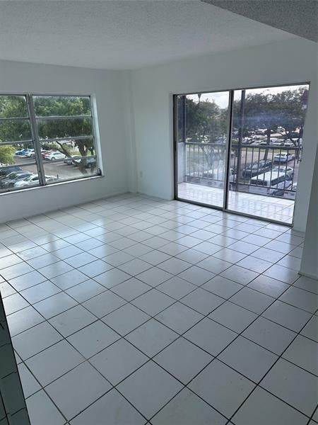 4 of 17 - 4174 Inverrary Dr 314, Lauderhill, FL