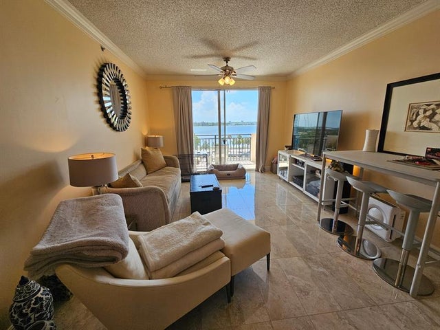 5 of 8 - 616 Clearwater Park Rd 604, West Palm Beach, FL