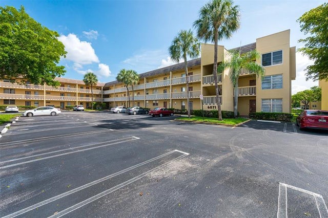 2 of 39 - 6071 Nw 61 207, Tamarac, FL