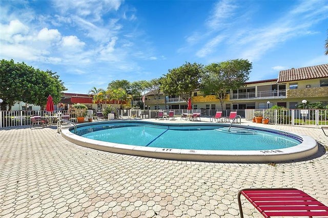 1 of 35 - 860 Se 6th Ave 304, Deerfield Beach, FL