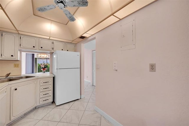4 of 35 - 860 Se 6th Ave 304, Deerfield Beach, FL