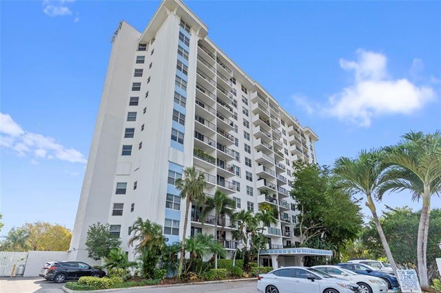 1 of 33 - 1800 N Andrews Ave 8c, Fort Lauderdale, FL