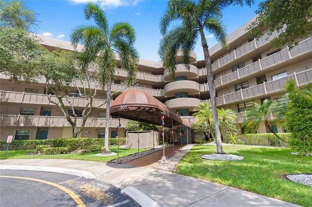1 of 38 - 900 Colony Point Cir 511, Pembroke Pines, FL