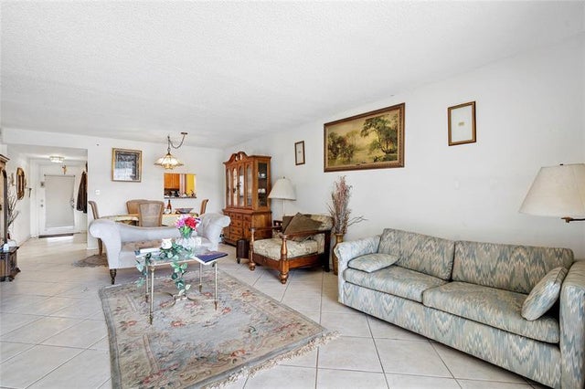 3 of 12 - 9221 Sunrise Lakes Blvd 109, Sunrise, FL
