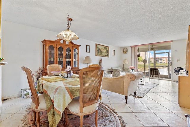 5 of 12 - 9221 Sunrise Lakes Blvd 109, Sunrise, FL