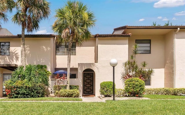 1 of 33 - 21386 Juego Cir 10c, Boca Raton, FL