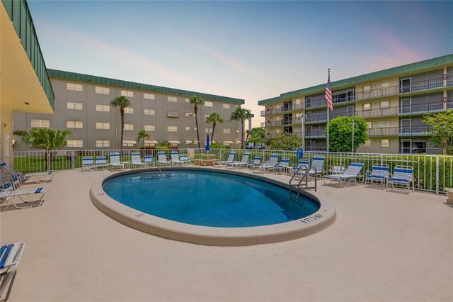 2 of 43 - 808 Se 7th St 105-b, Deerfield Beach, FL