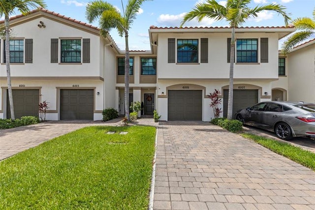 2 of 45 - 6005 Woods Edge Cir, Palm Beach Gardens, FL