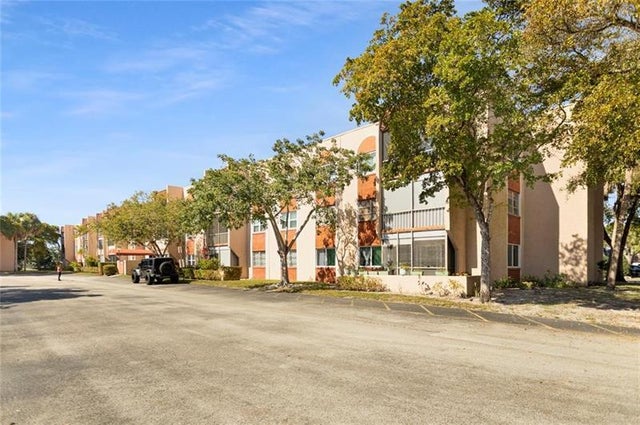 1 of 62 - 8280 Sw 24th St 7312, North Lauderdale, FL
