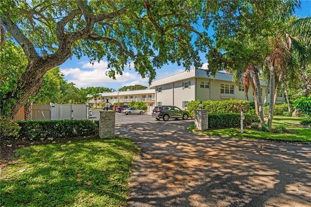 2 of 13 - 900 Jasmine Lane 203, Vero Beach, FL