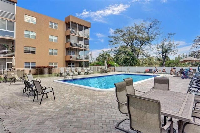 5 of 20 - 3050 Sunrise Lakes Dr 223, Sunrise, FL