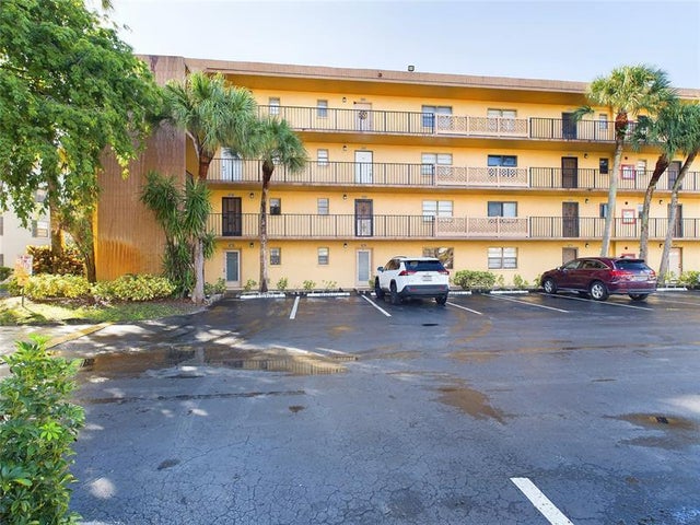 1 of 38 - 9370 Sw 8th St 301, Boca Raton, FL