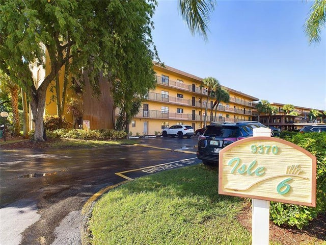 2 of 38 - 9370 Sw 8th St 301, Boca Raton, FL