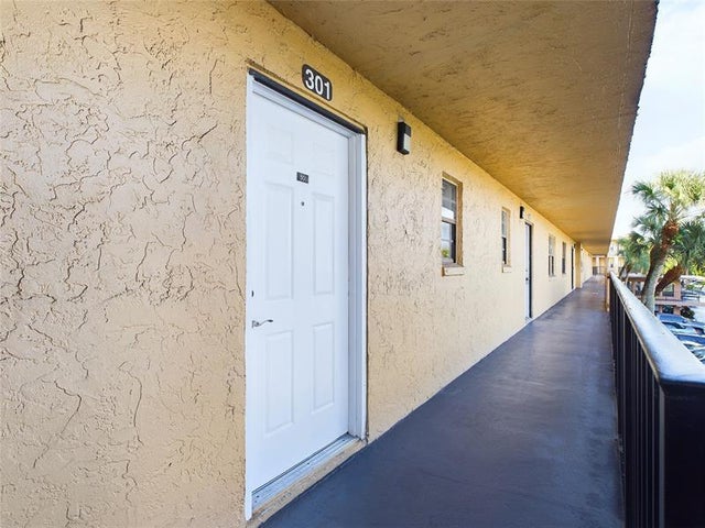 3 of 38 - 9370 Sw 8th St 301, Boca Raton, FL