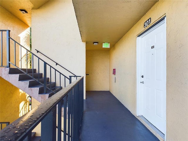 4 of 38 - 9370 Sw 8th St 301, Boca Raton, FL