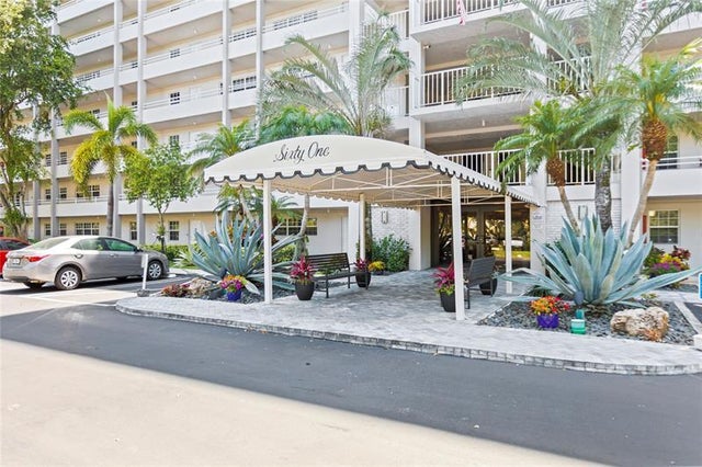 1 of 28 - 575 Oaks Ln 403, Pompano Beach, FL