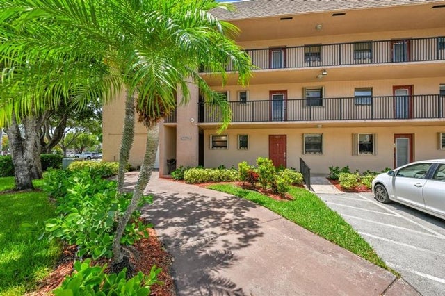 2 of 10 - 10303 Sunrise Lakes Blvd 107, Sunrise, FL