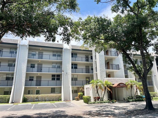1 of 43 - 9235 Lagoon Pl 204, Davie, FL