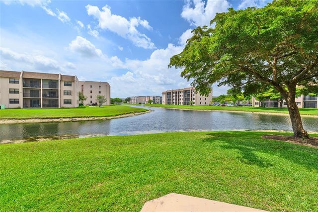 2 of 39 - 10304 Sunrise Lakes Blvd 106, Sunrise, FL