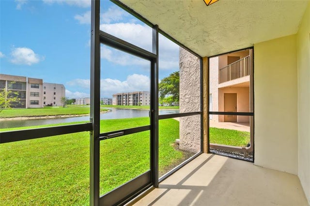3 of 39 - 10304 Sunrise Lakes Blvd 106, Sunrise, FL
