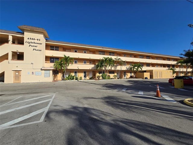 1 of 34 - 4500 N Federal Hwy 303, Lighthouse Point, FL