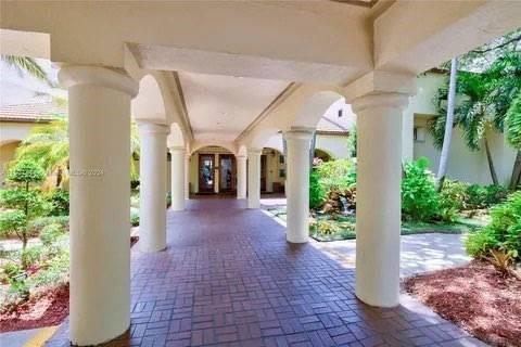 4 of 94 - 9491 Evergreen Pl 304, Davie, FL