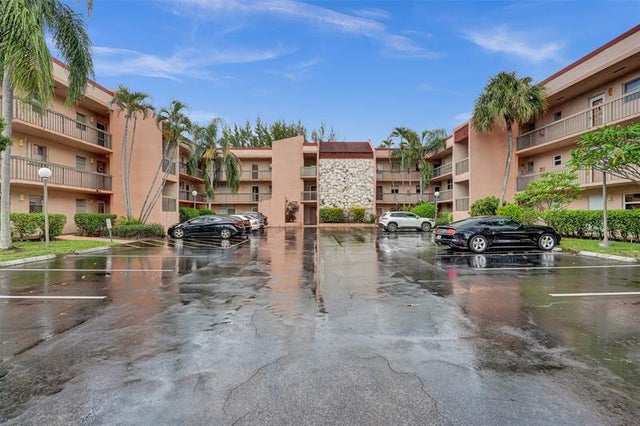 1 of 22 - 3040 Holiday Springs Blvd 307, Margate, FL
