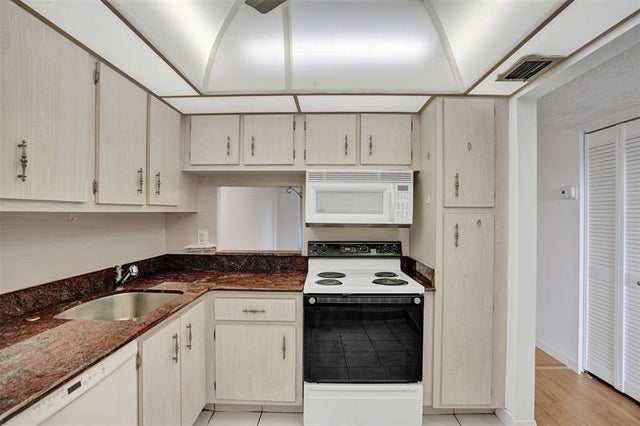 5 of 22 - 3040 Holiday Springs Blvd 307, Margate, FL