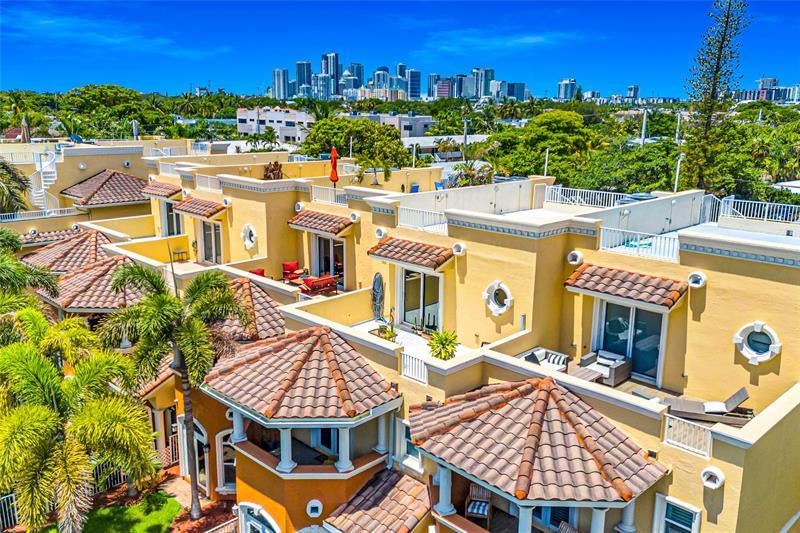 913 Ne 17th Way *, Fort Lauderdale