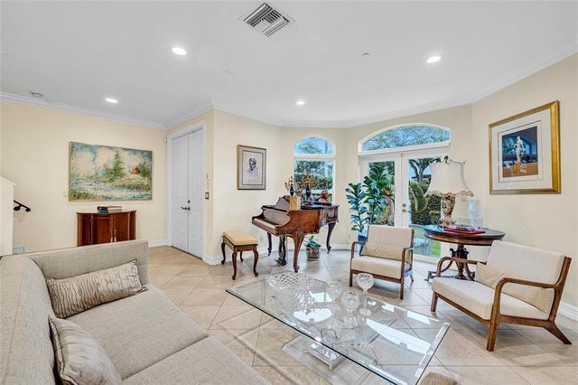 5 of 47 - 913 Ne 17th Way *, Fort Lauderdale, FL