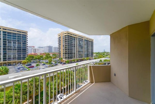 2 of 12 - 1985 S Ocean Dr 5a, Hallandale, FL