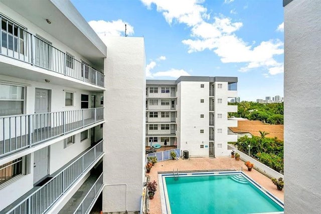 5 of 23 - 1720 Jefferson St 514, Hollywood, FL