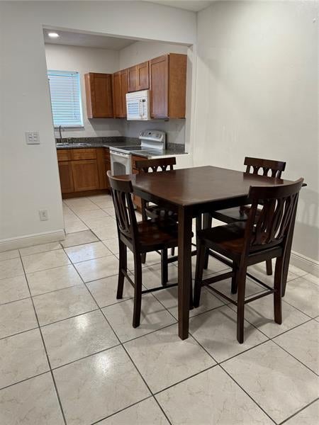 4 of 5 - 2452 Taylor St 204, Hollywood, FL