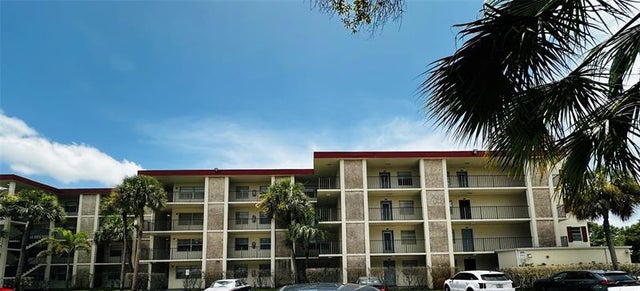 4 of 13 - 3070 Nw 48th Ter 307, Lauderdale Lakes, FL