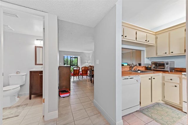 3 of 29 - 7118 Golf Colony Ct 103, Lake Worth, FL