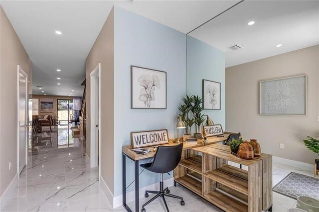 3 of 36 - 811 Sw 10th Terrace, Fort Lauderdale, FL