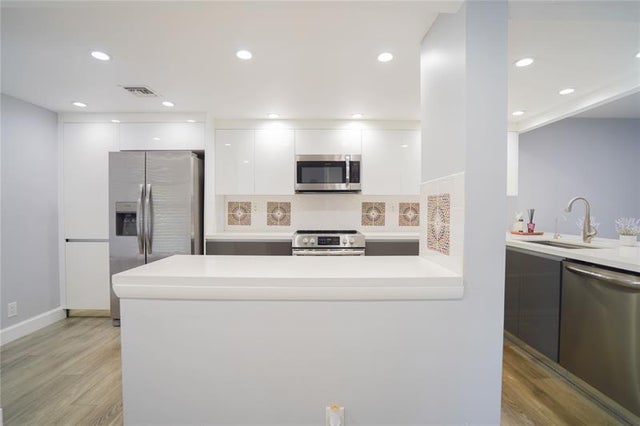 5 of 30 - 7 Royal Palm Way 304, Boca Raton, FL